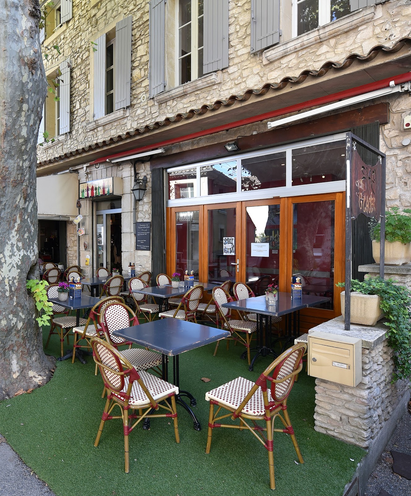 Tapas et vins en terrasse