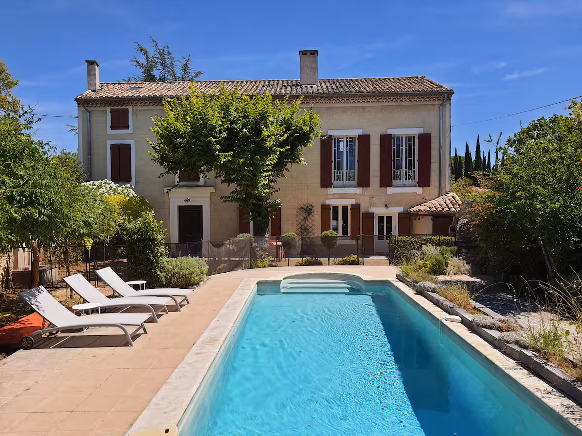 Le Clos des Amis, mas provençal au coucher du soleil