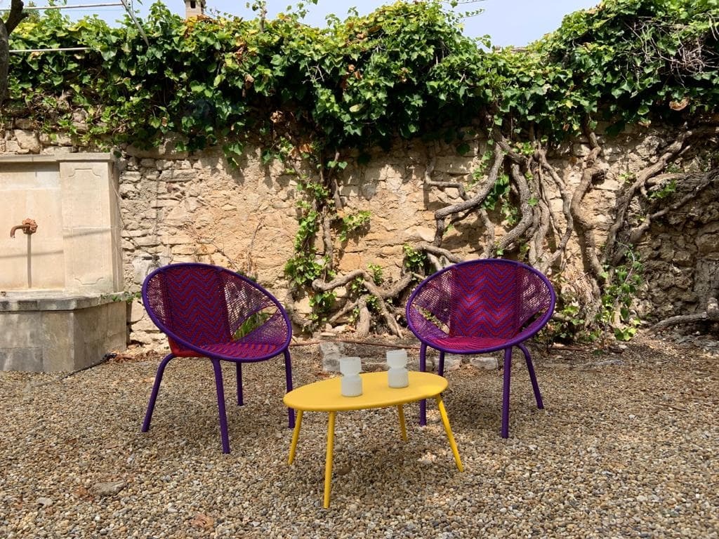 Barbecue en pierre dans le jardin
