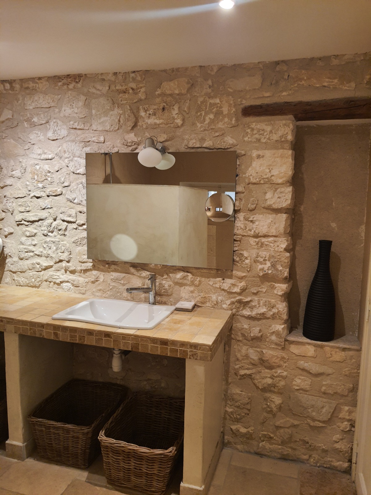 Salle de bains avec douche à l'italienne